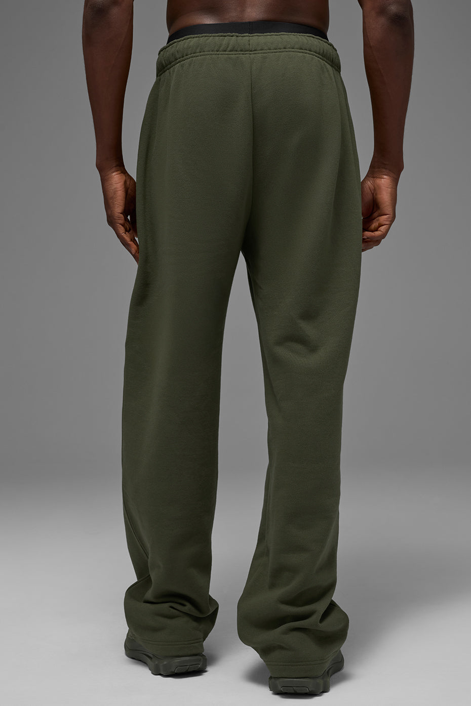 Accolade Straight Leg Sweatpant - Green Olive Man