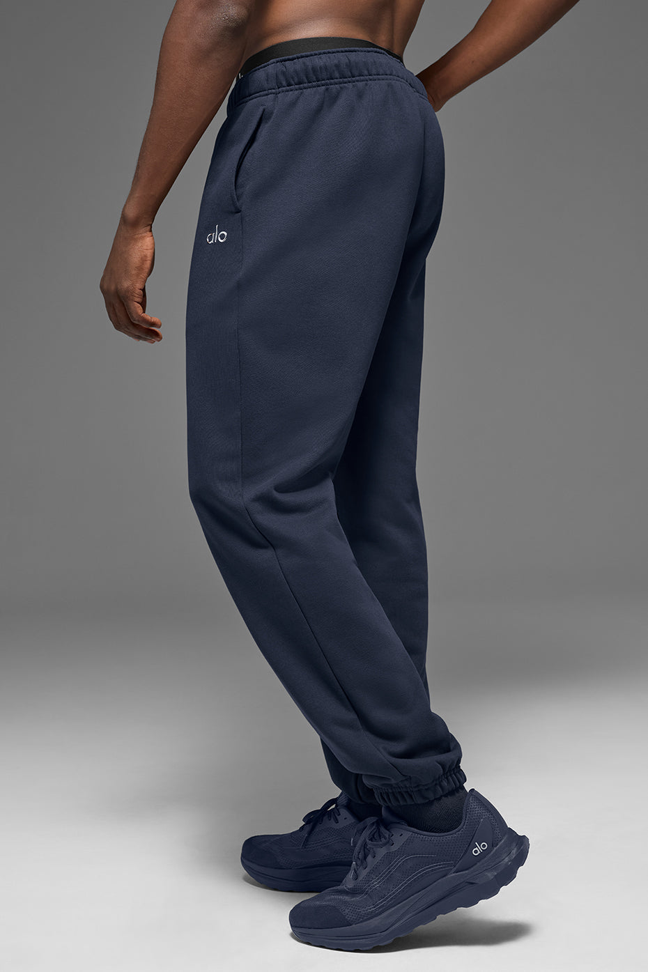 Accolade Sweatpant - Navy Man